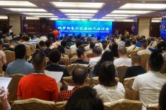 加强中俄经贸往来，巩固中俄民间交流成果